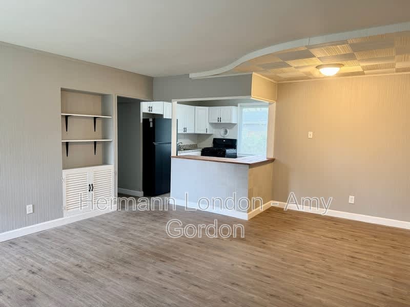 2247 Lovett Dr. – photo 5