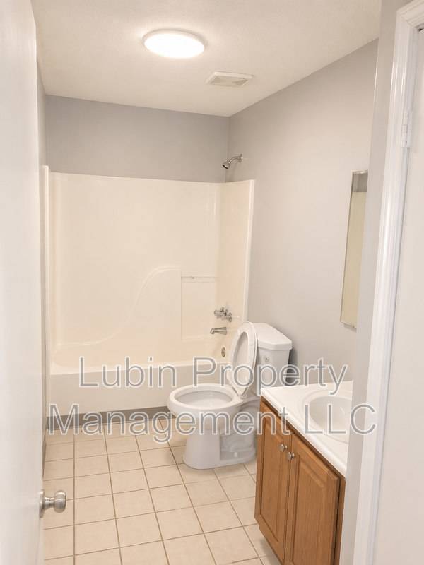 1319 Glenn St – photo 4