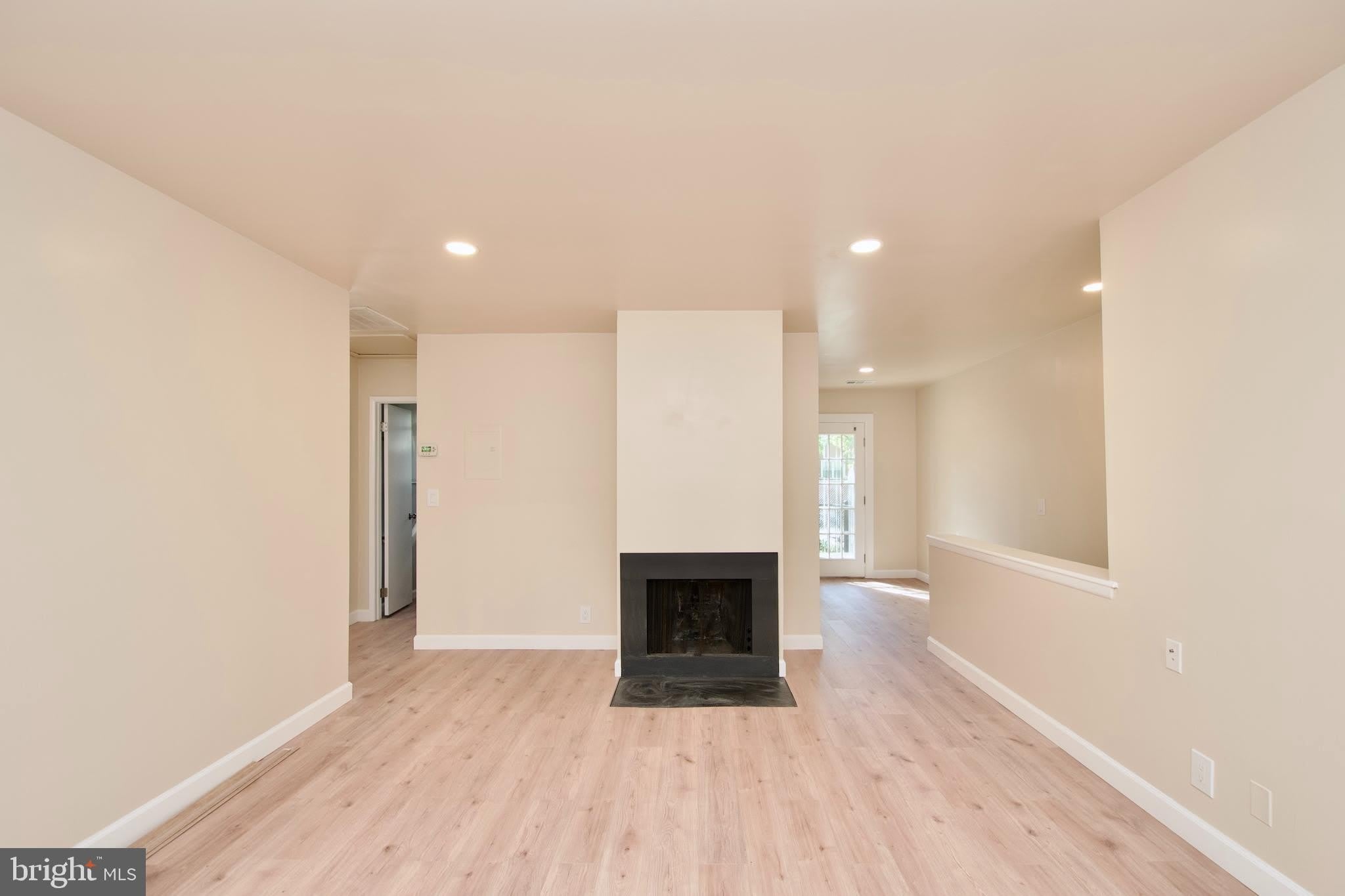 2812 S WAKEFIELD Street – photo 4