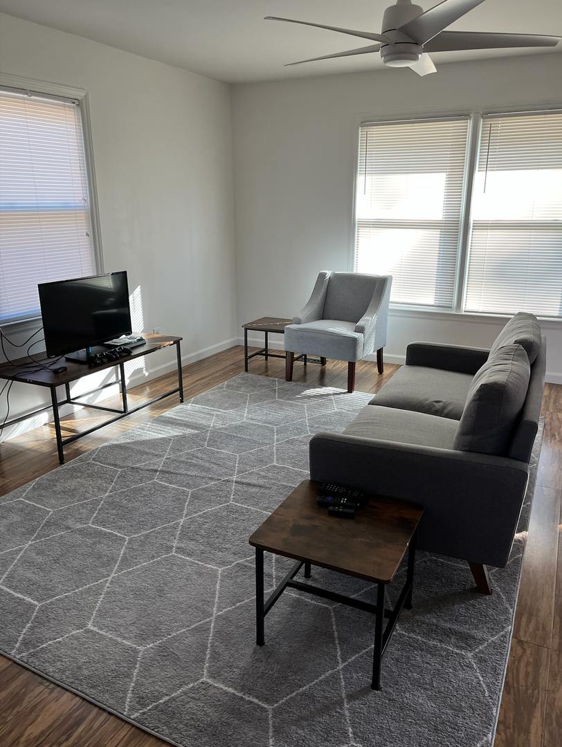 Room in 6 Bedroom Home at Oak Park Rd – photo 3