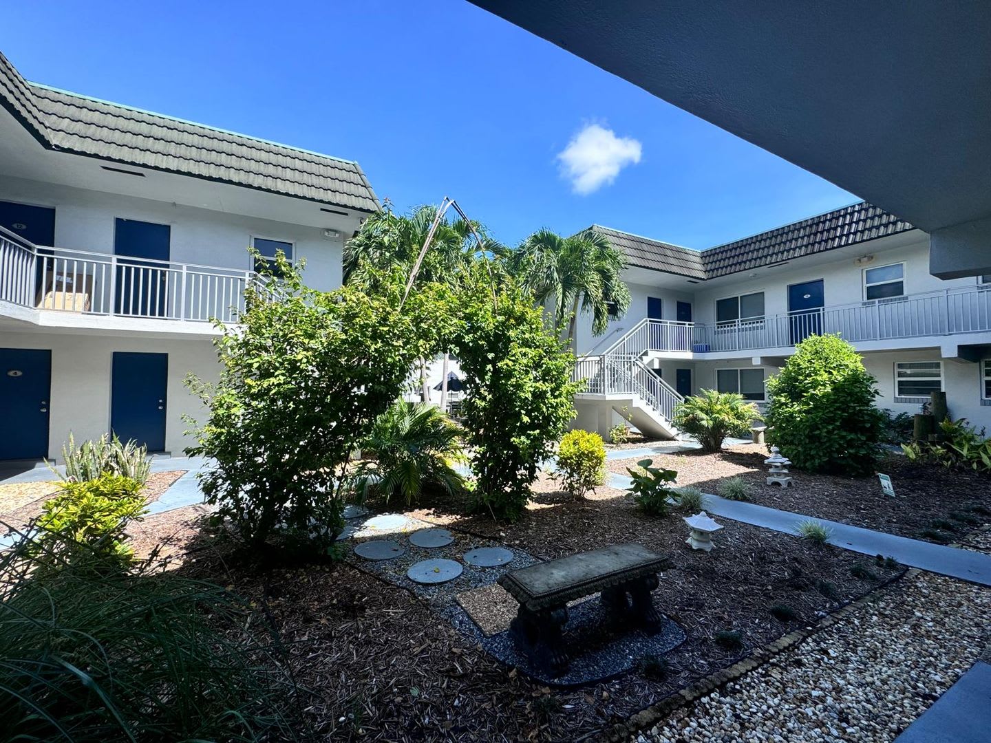 Spacious and modern 1-bedroom, 1-bathroom unit available for rent in the heart of Fort Lauderdale. – photo 5