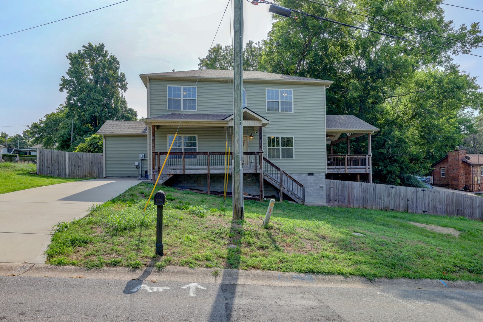 4 bed 2.5 bath Fresh paint and gorgeous layout. – photo 2
