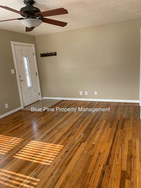 556 Warren Avenue – photo 4