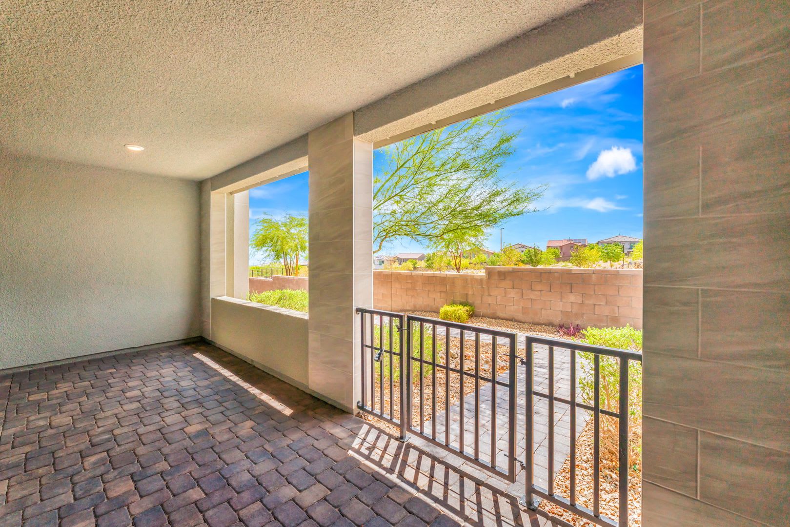 Modern Summerlin West Townhome With Contemporary Finishes – photo 4