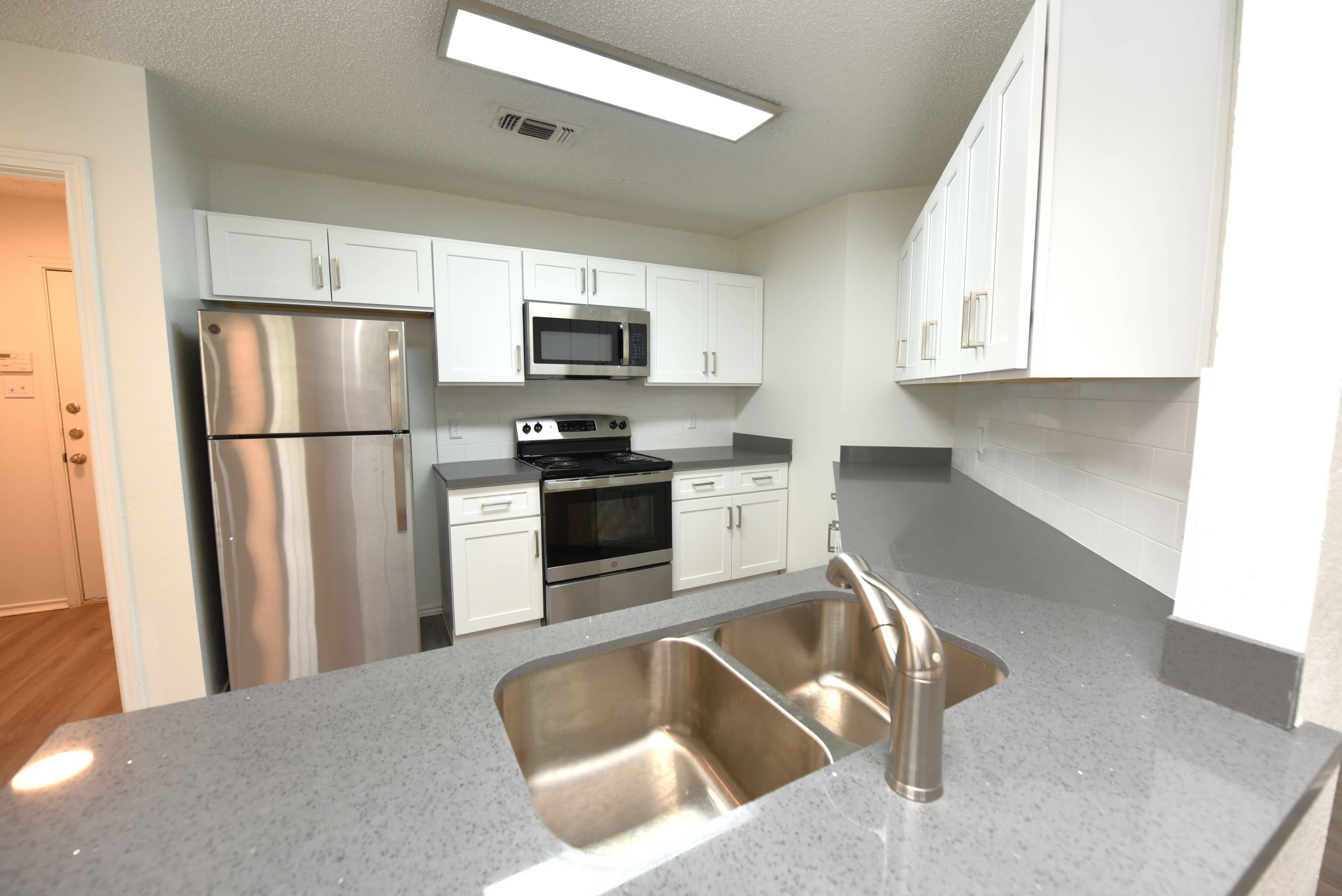 Yorkshire Village Apartments – photo 3