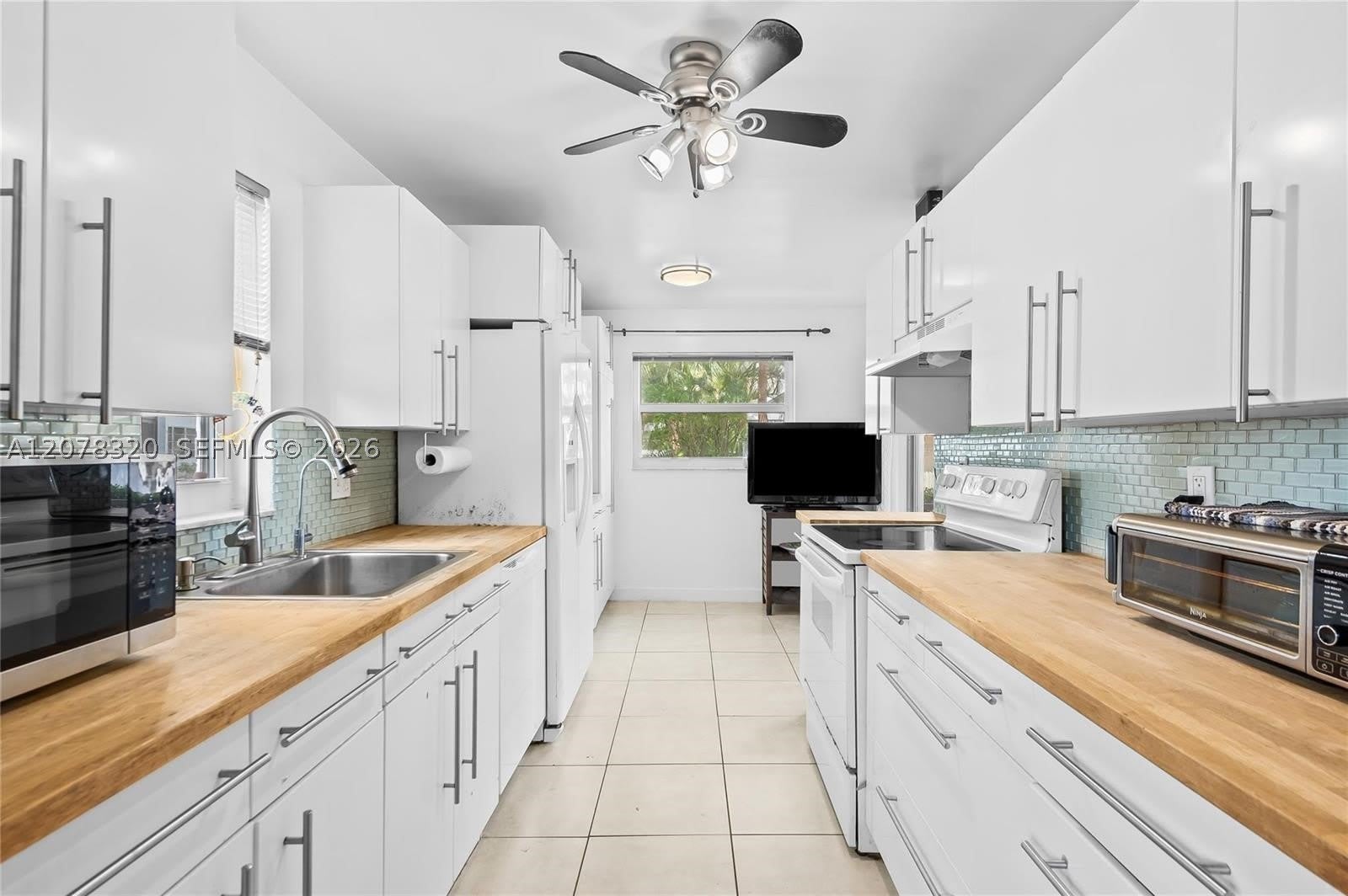 8002 Lagos De Campo Blvd – photo 2