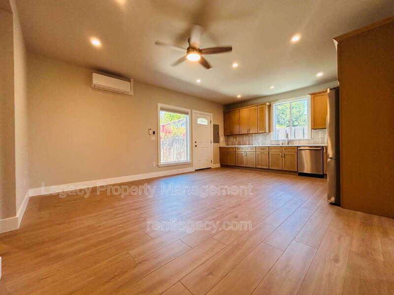 1195 Heather Ct – photo 4