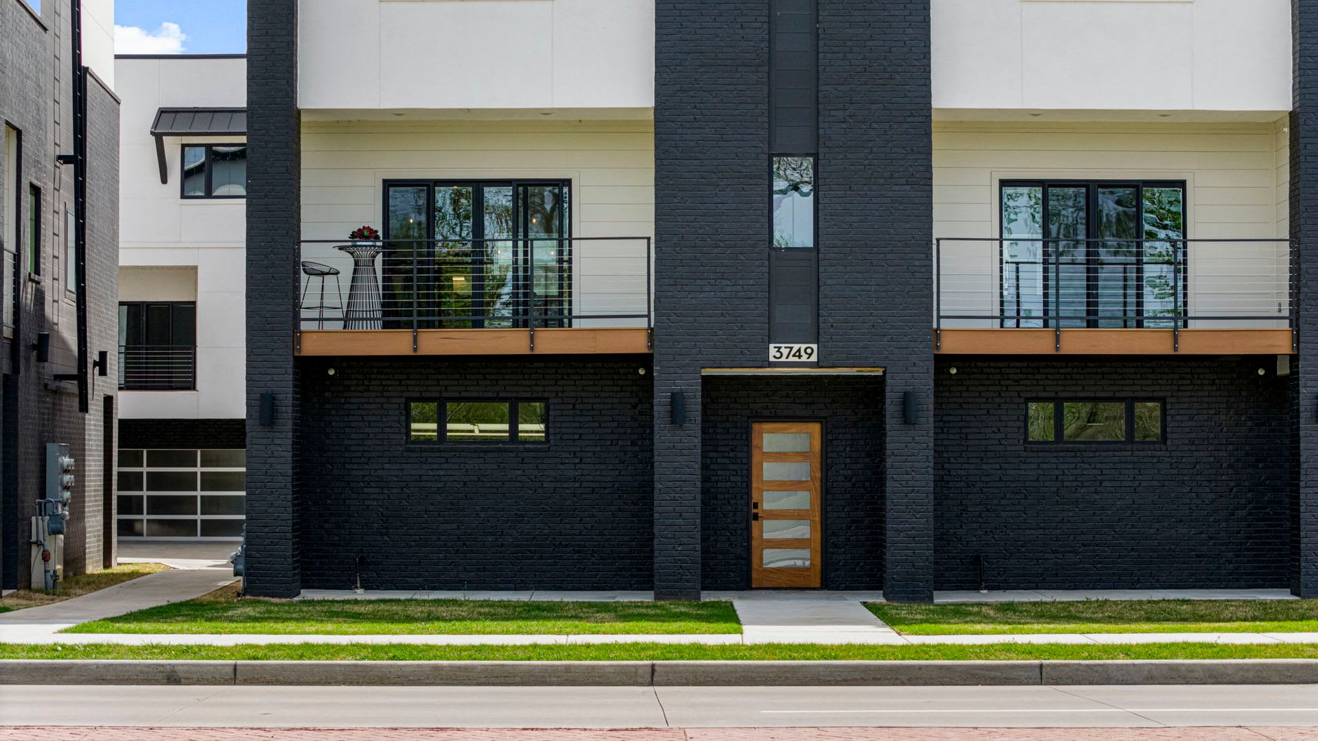 Beautiful Fully Furnished 2 Bed / 2.5 Bath Condominium with Attached 2-Car Garage. – photo 5