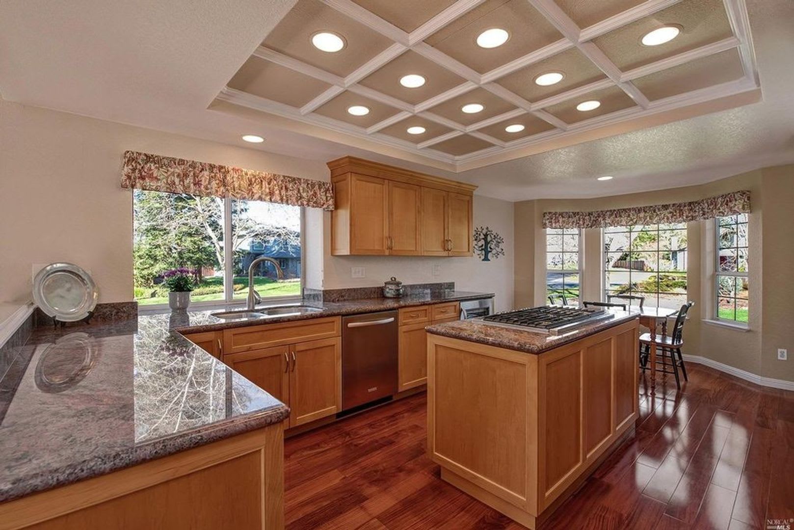 Beautiful Home in the Lakewood Hills Gated Community! – photo 2