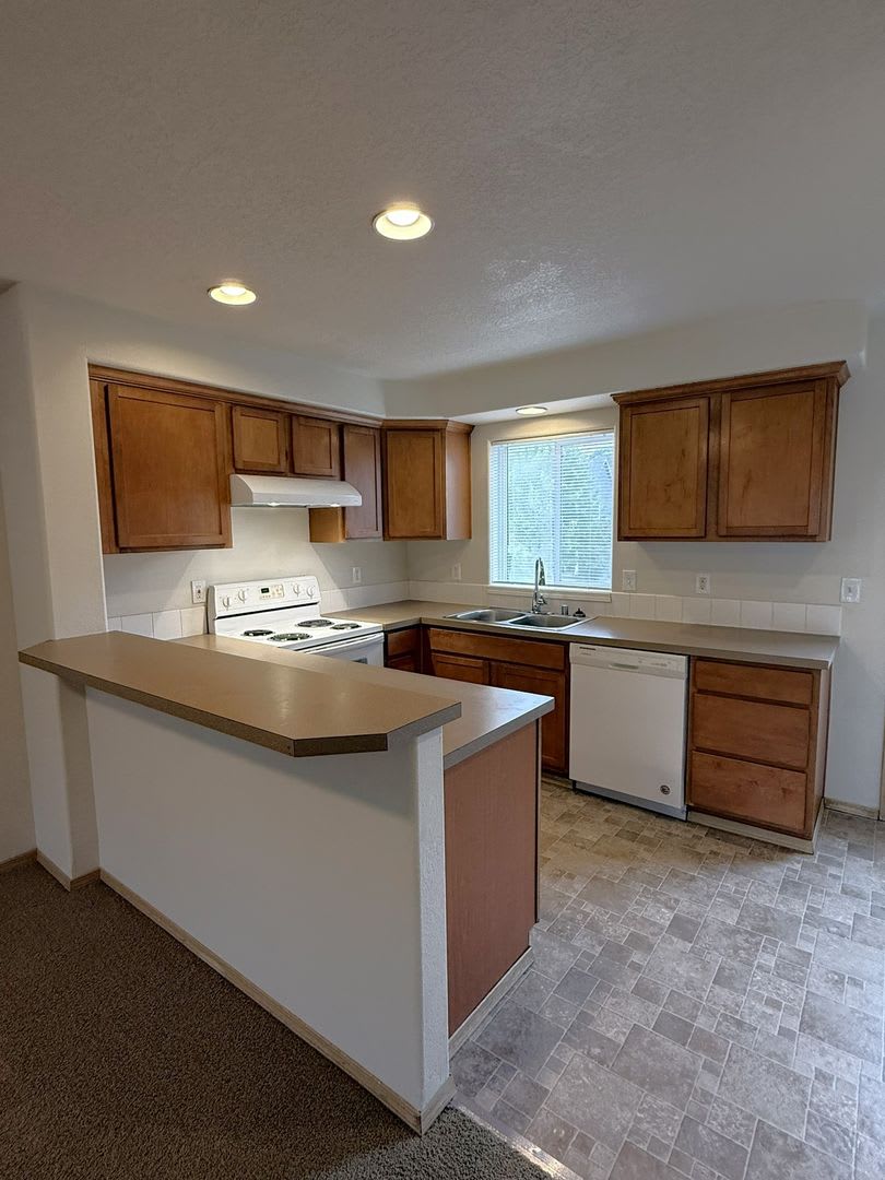3 Story ~ 3 Bed/3 Bath Townhome in Parkview Village! – photo 5