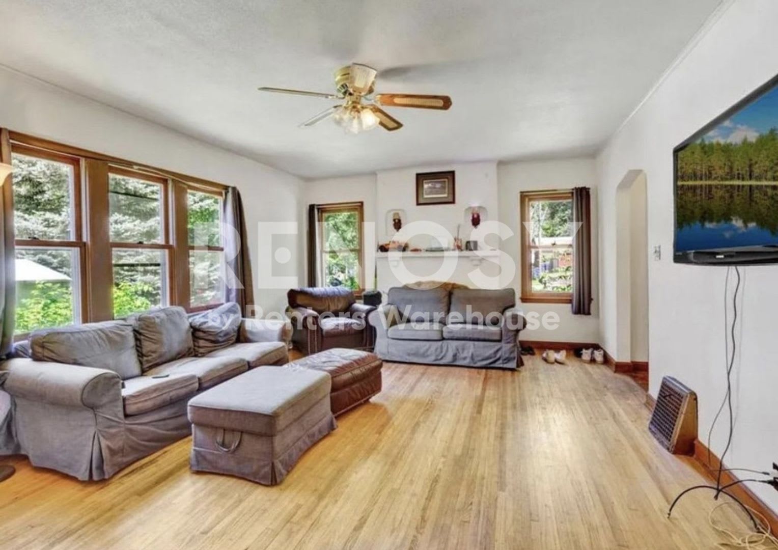Awesome 5 Bedroom 2 Bathroom Single Family Home! – photo 1