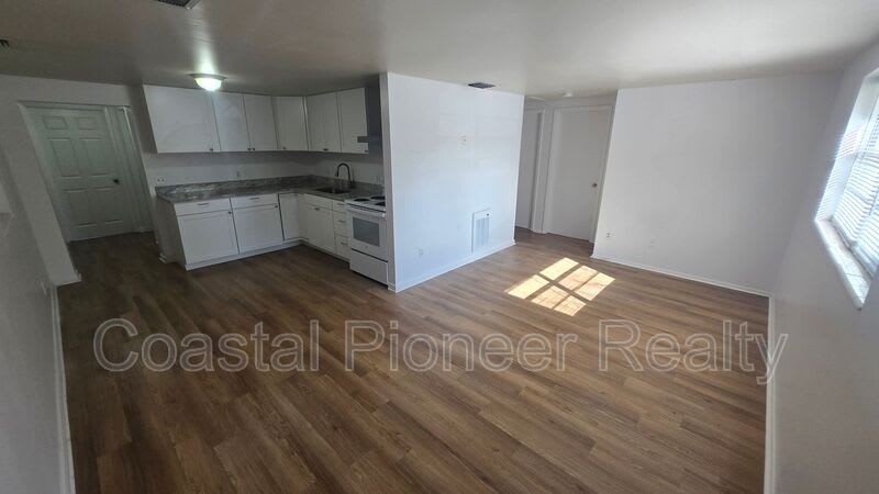 8819 W Robson St – photo 2