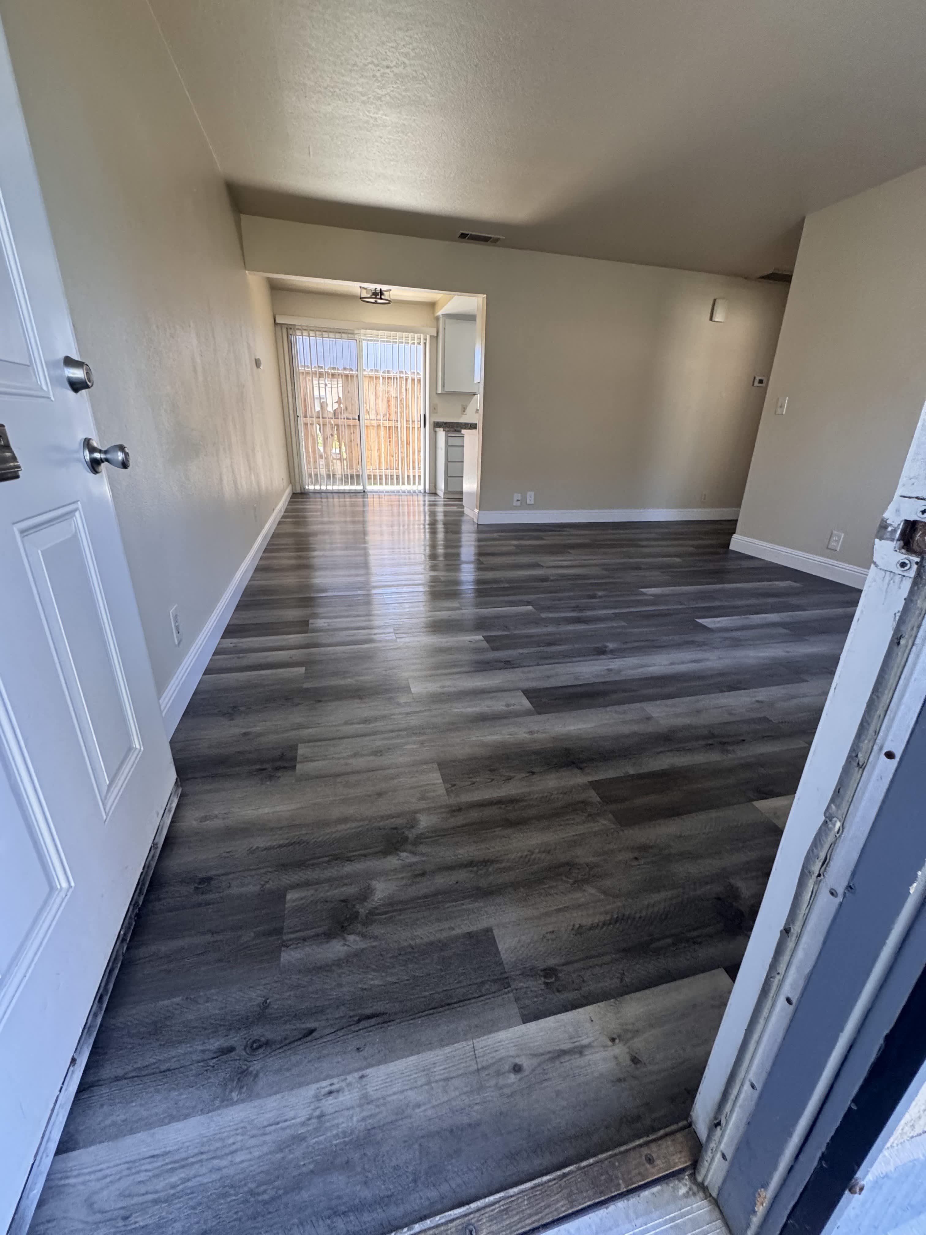 556 N Lincoln Ave – photo 2