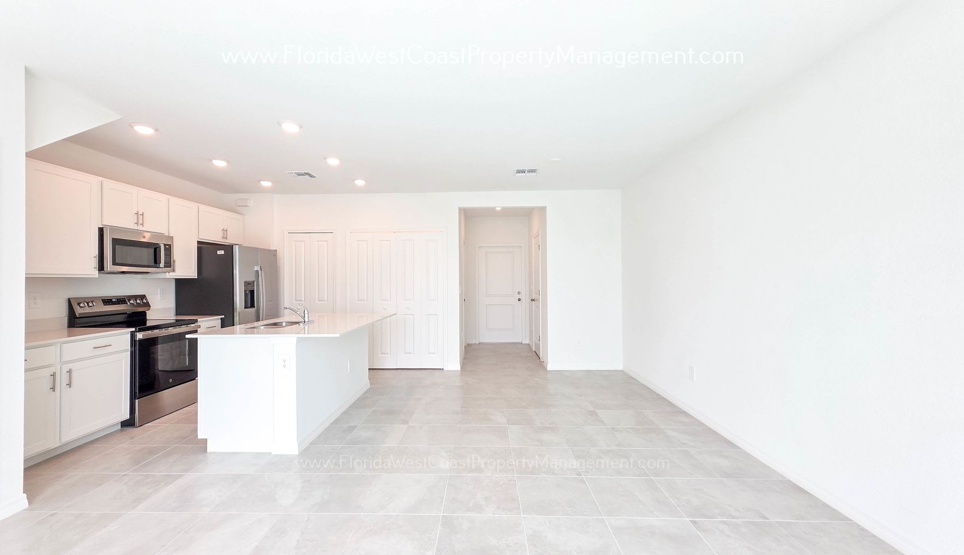 BRAND NEW TOWNHOME! AURORA at LAKEWOOD RANCH! MOVE IN READY! COMMUNITY POOL! – photo 4