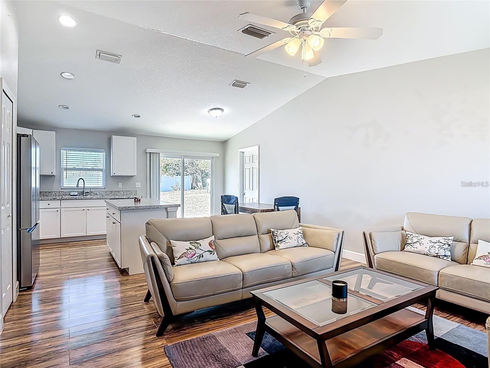 640 CHESTNUT Avenue – photo 5