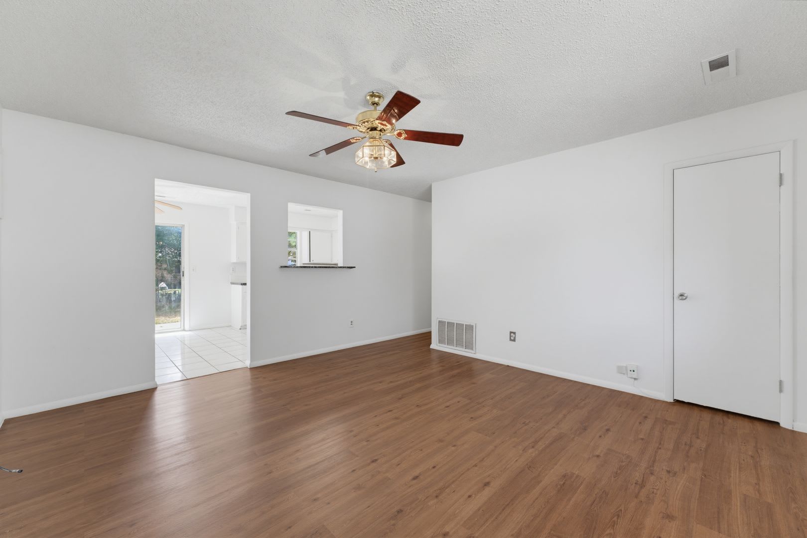 Charming 3-bedroom, 1.5-bath home in Springdale – photo 4
