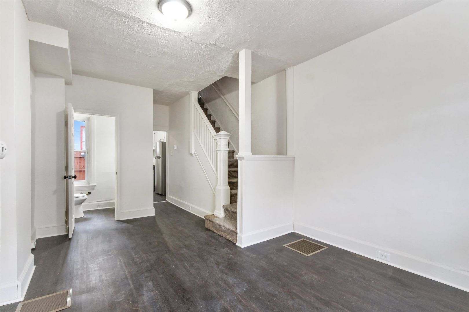 Bright 2 Bedroom, 1.5 Bath Home – photo 3