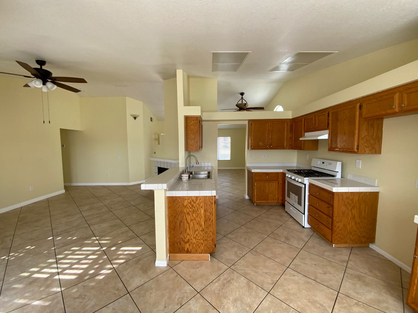 3BD/2BA Single Story Home – photo 5