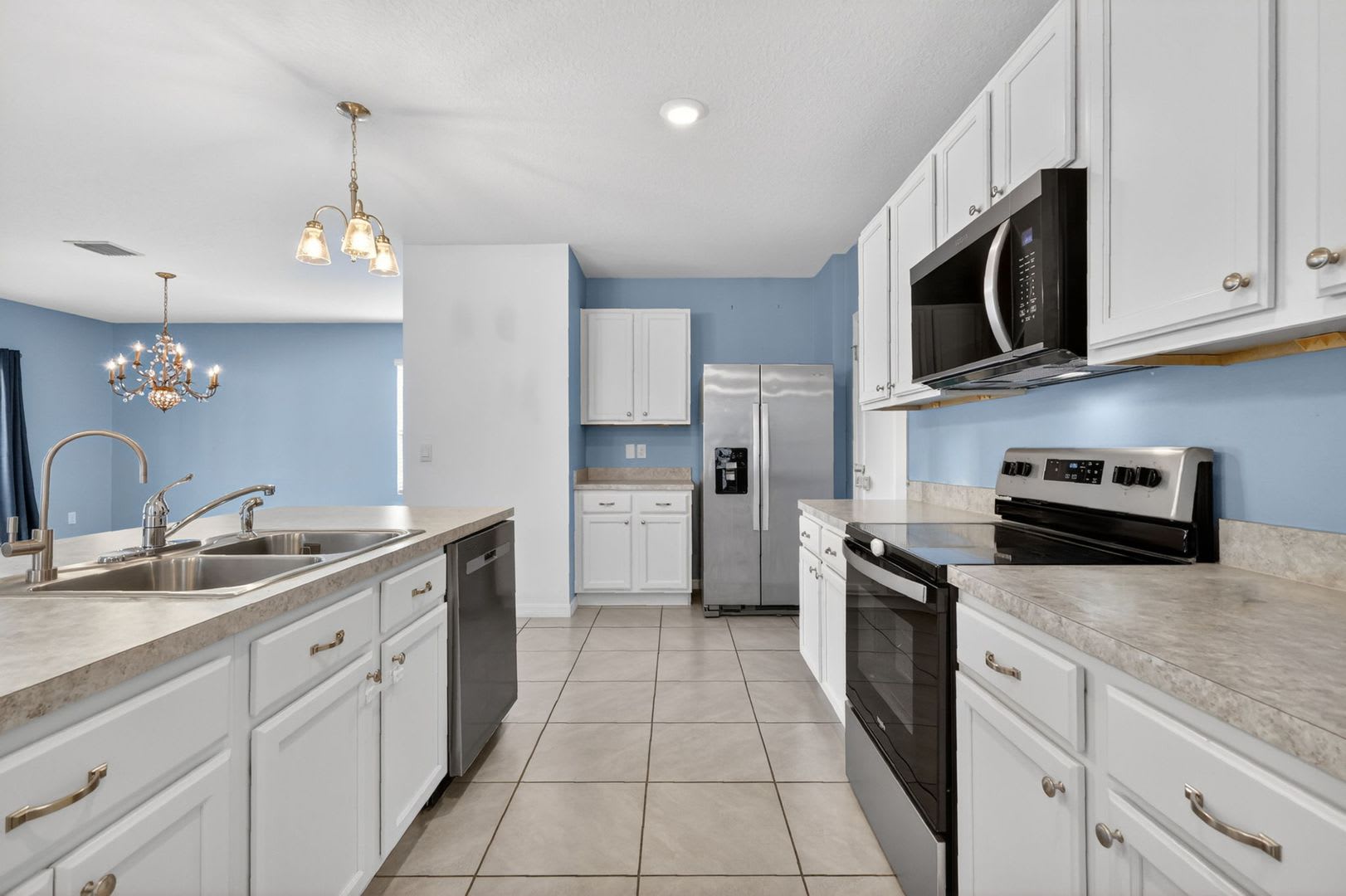 Available Now! 4BR Home in Avalon Park with Fenced Yard & Resort-Style Amenities – photo 5
