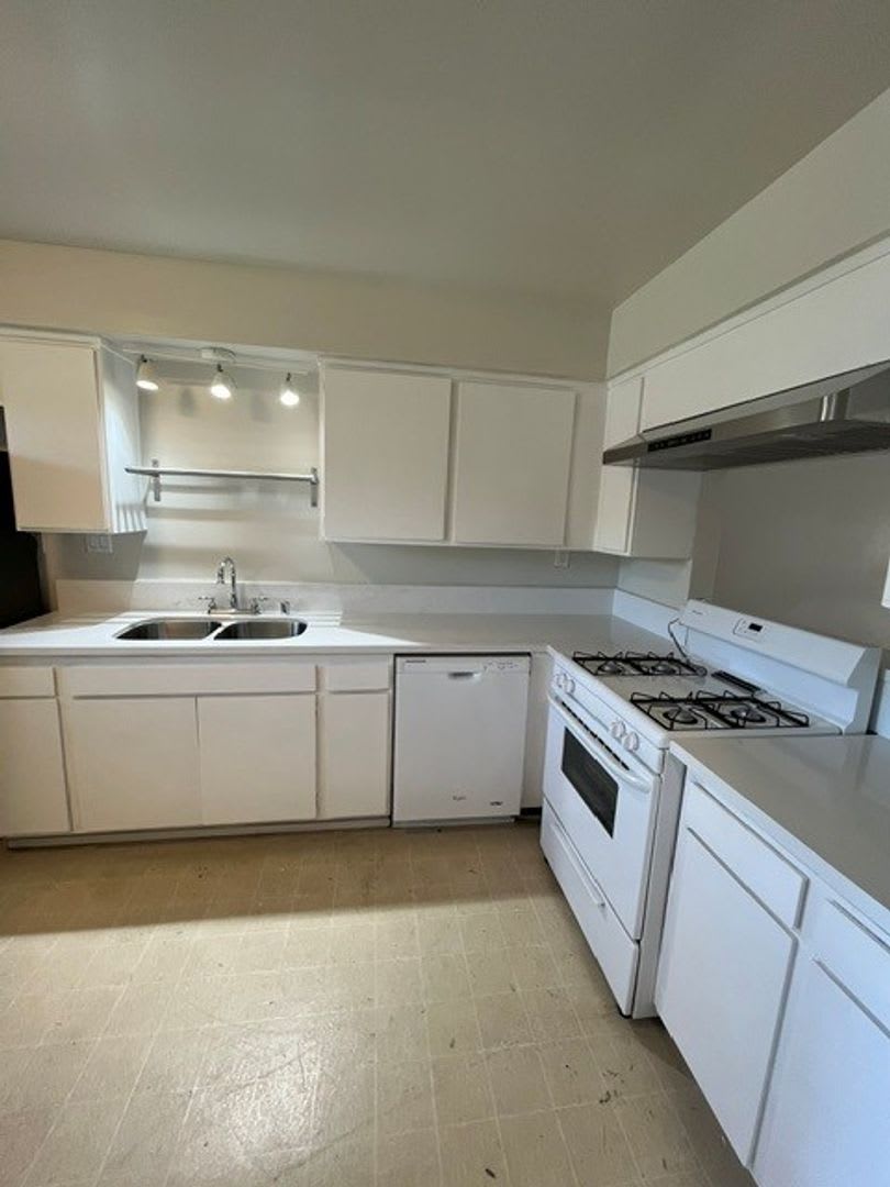 Location! Location! 6831 Alvardo Road Unit #6- Must See! – photo 4