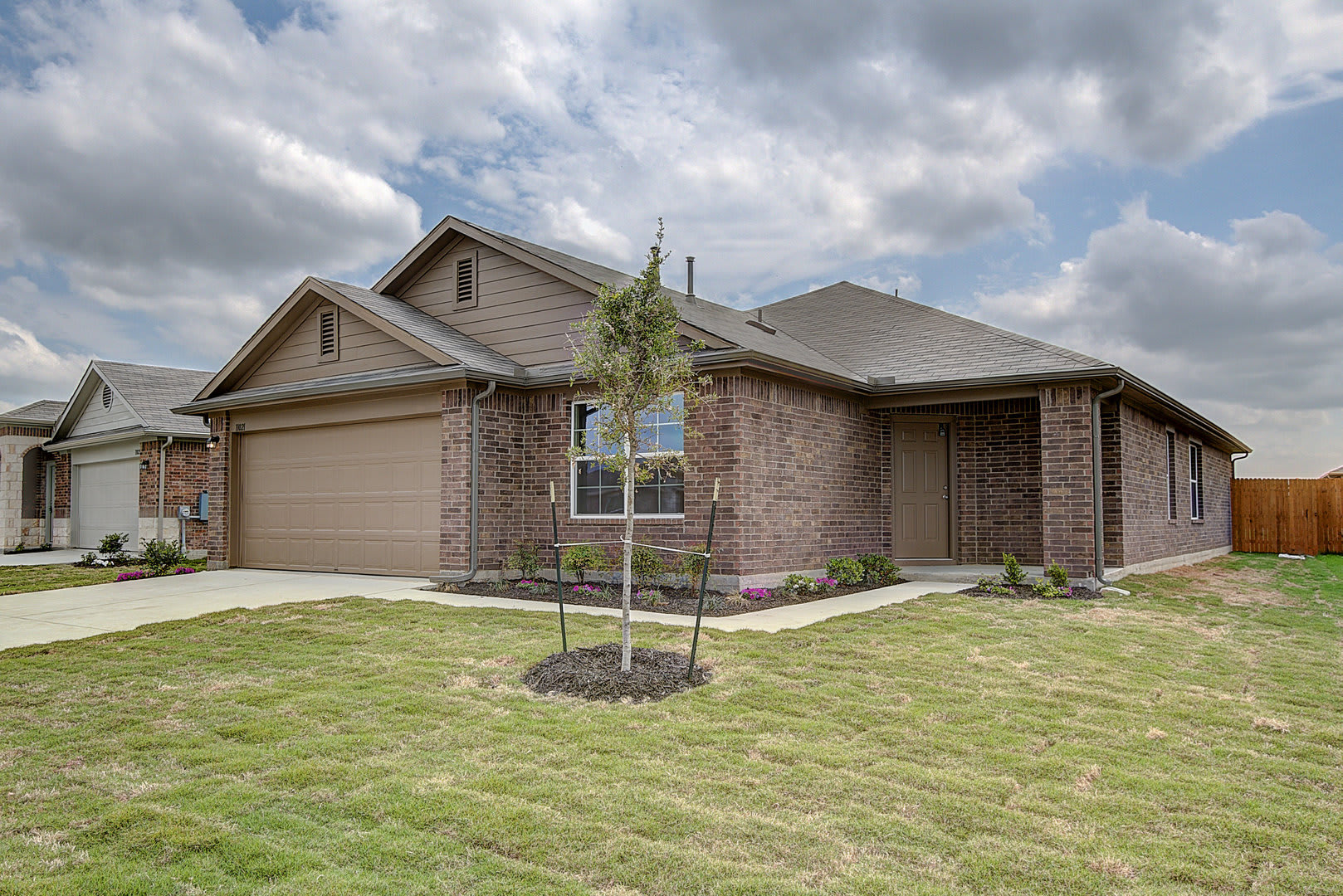 Gorgeous 4 Bed/3 Bath in Pioneer Crossing! – photo 2