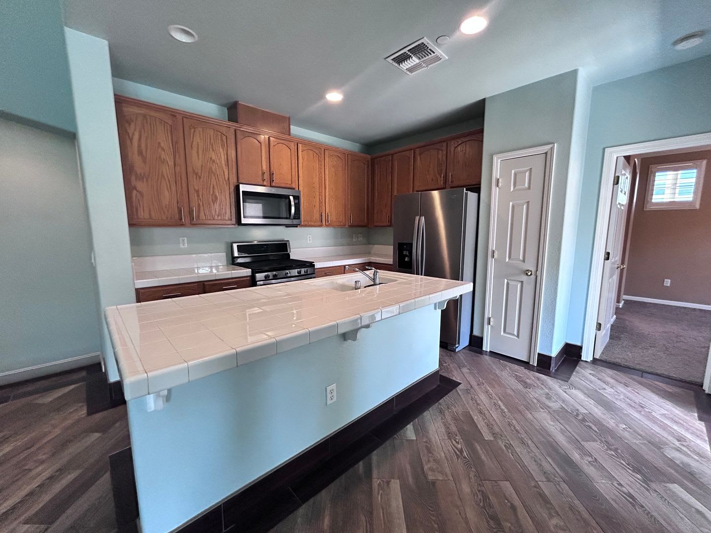 Welcome to our beautiful 2 bedroom 2 bathroom Condo in Folsom, CA! – photo 3