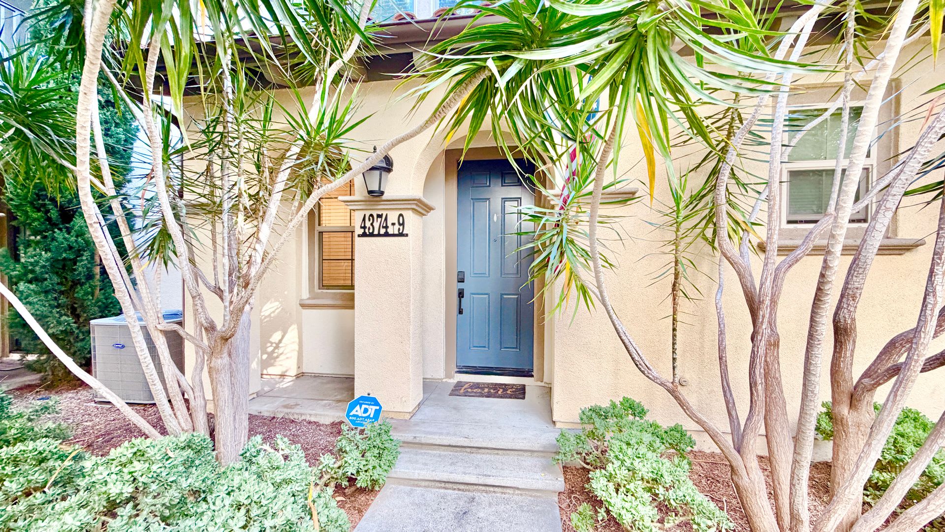 Awesome Tri Level Townhome Minutes To Everything Located Within The Private Gated St Cloud Community Of Oceanside – photo 2
