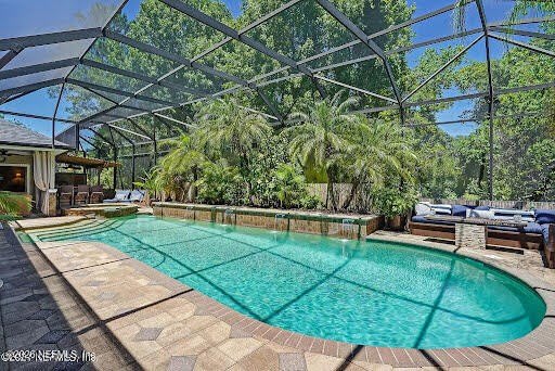 1555 LAKEWAY Drive – photo 3