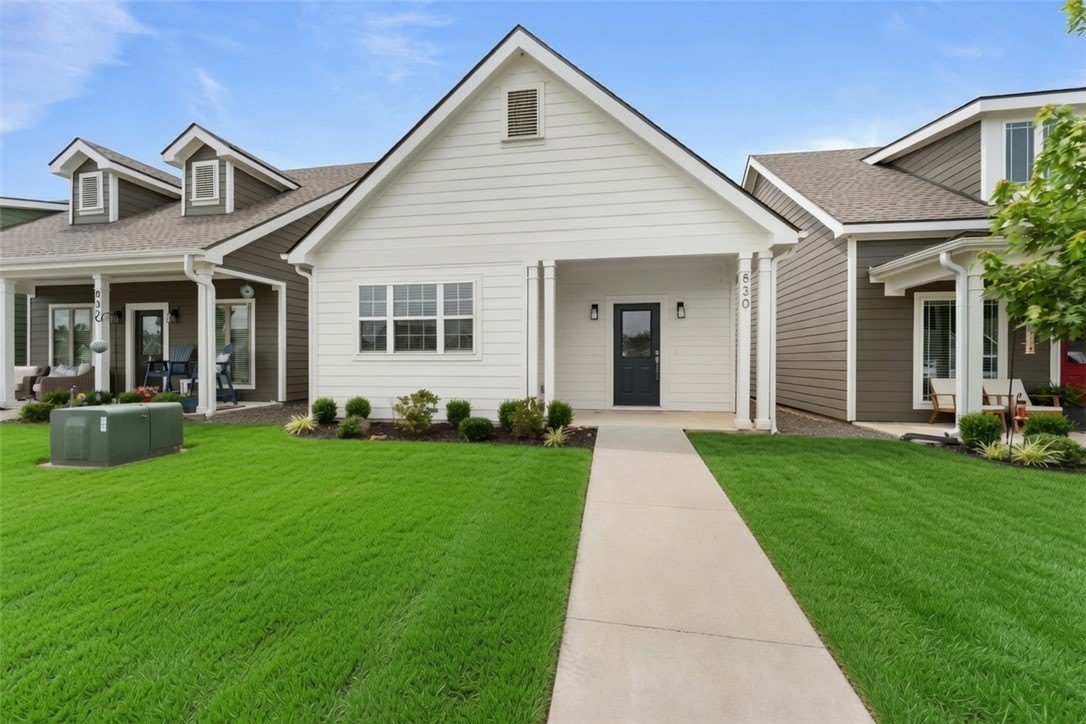 830 NE Heights Lane – photo 1