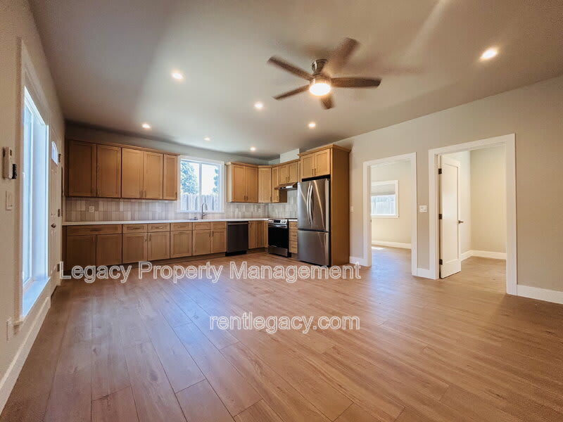 1195 Heather Ct – photo 3