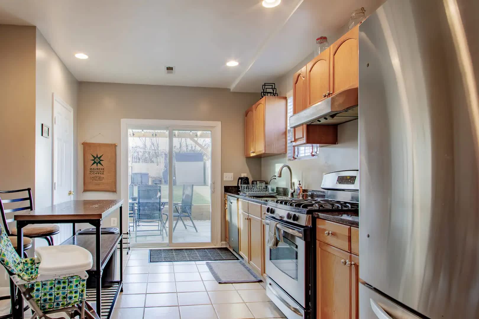 Spacious 3BR/1.5BA Rowhome on Capitol Hill's Doorstep – photo 5