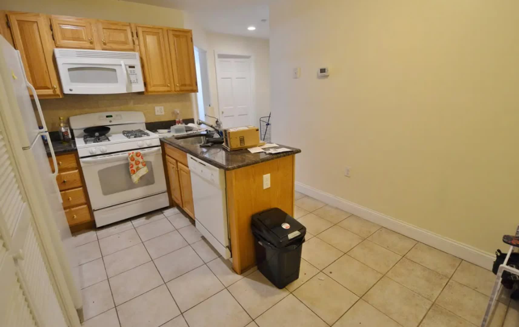 Charming 3 Bedroom No Broker Fee – photo 2