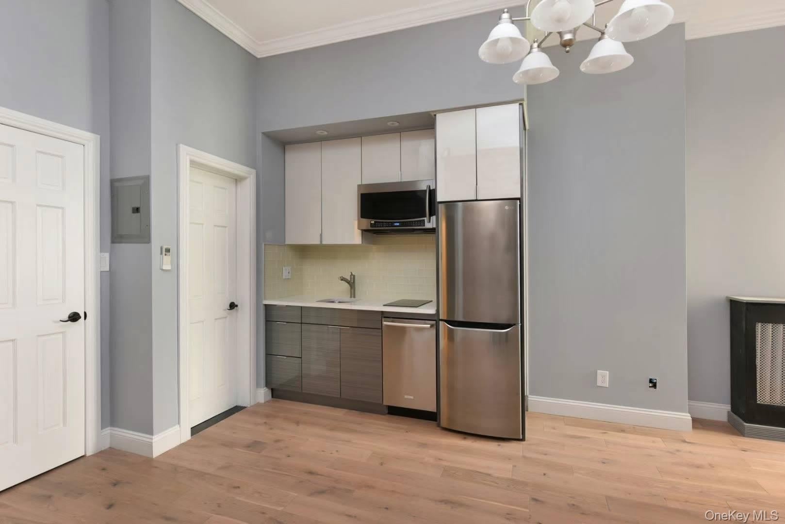 1598 Lexington Avenue – photo 5