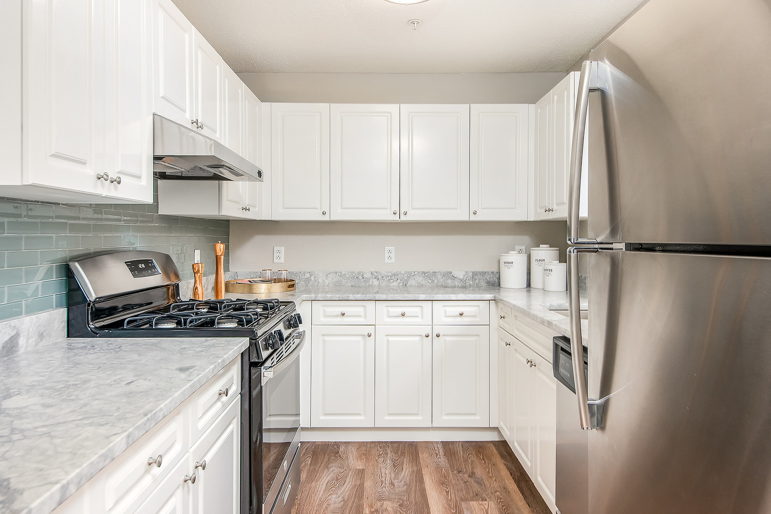 Essex Apartments – photo 2