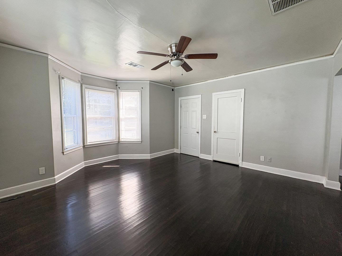 2 Bedroom 1 Bath Apartment Near Overton Park – photo 4