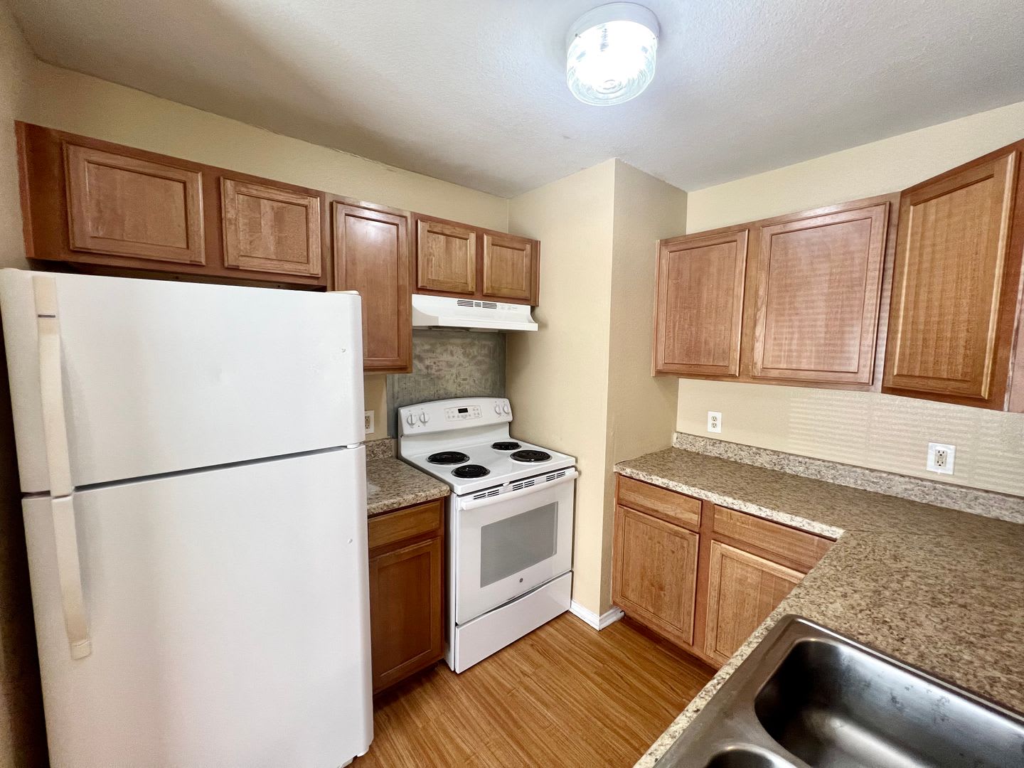 *MOVE IN SPECIAL* Great Location! 3 Bedroom Home Near Shopping & Dining! – photo 5