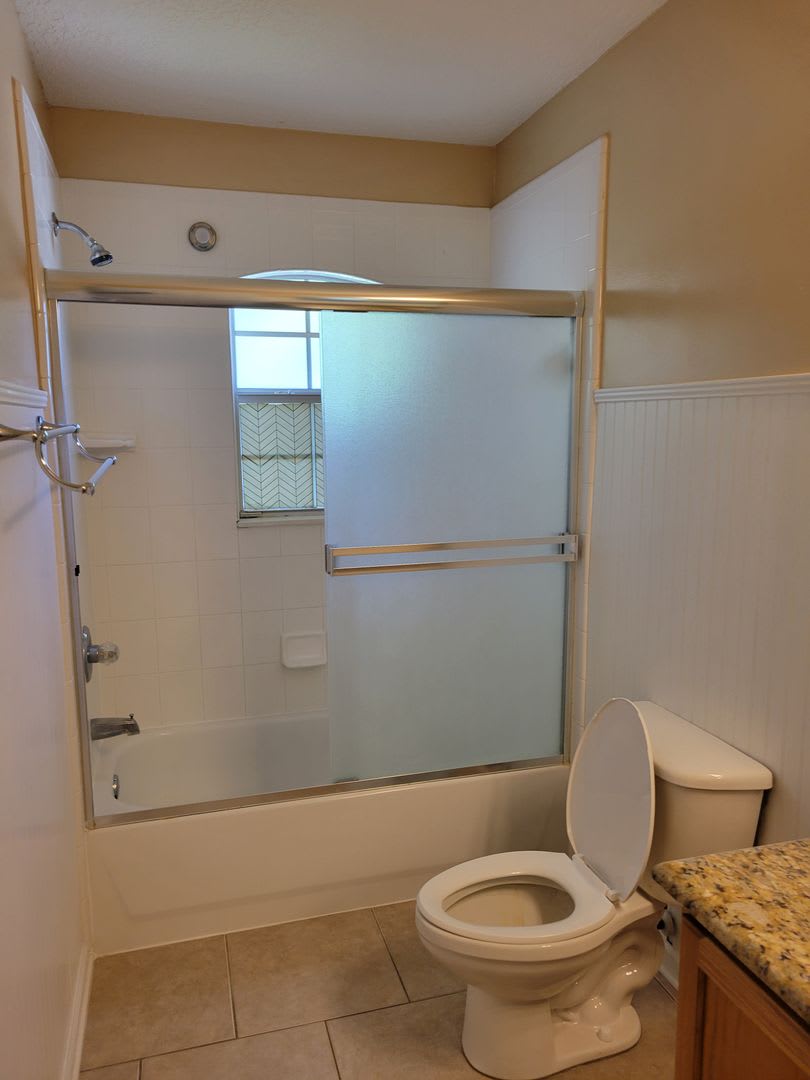 ***TWO WEEKS FREE*** Spacious 3 bed 2 bath Home for rent! – photo 5