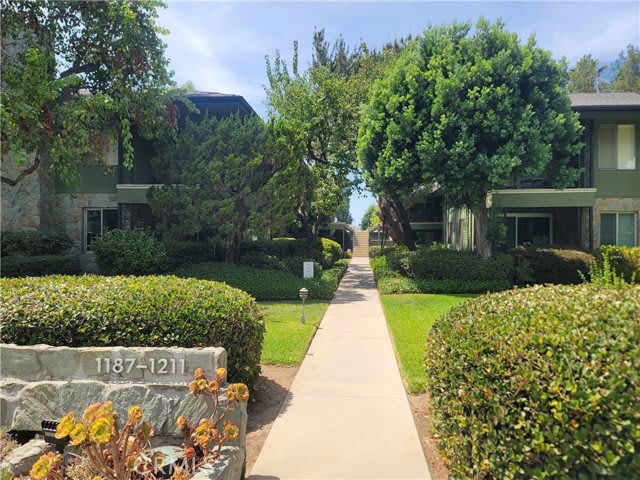 1209 South Orange Grove Boulevard – photo 2