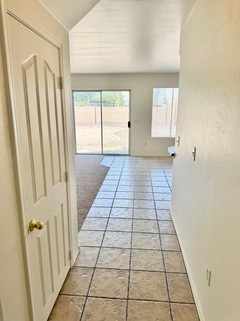 Beautiful 5 Bed + Loft, 2.5 Bath Two Story Level Home In Avondale! Large Backyard – photo 4
