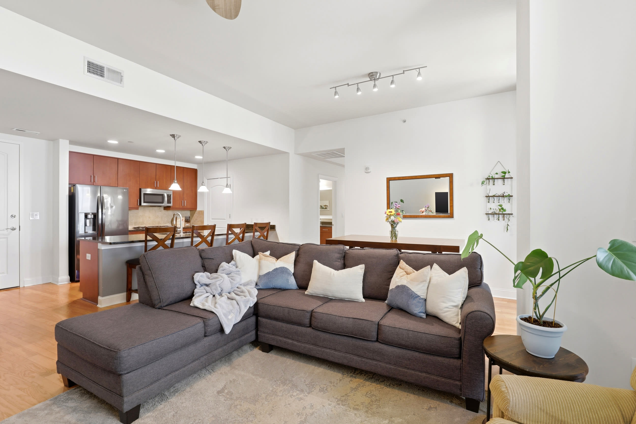 701 Royal Court 601601 – photo 1