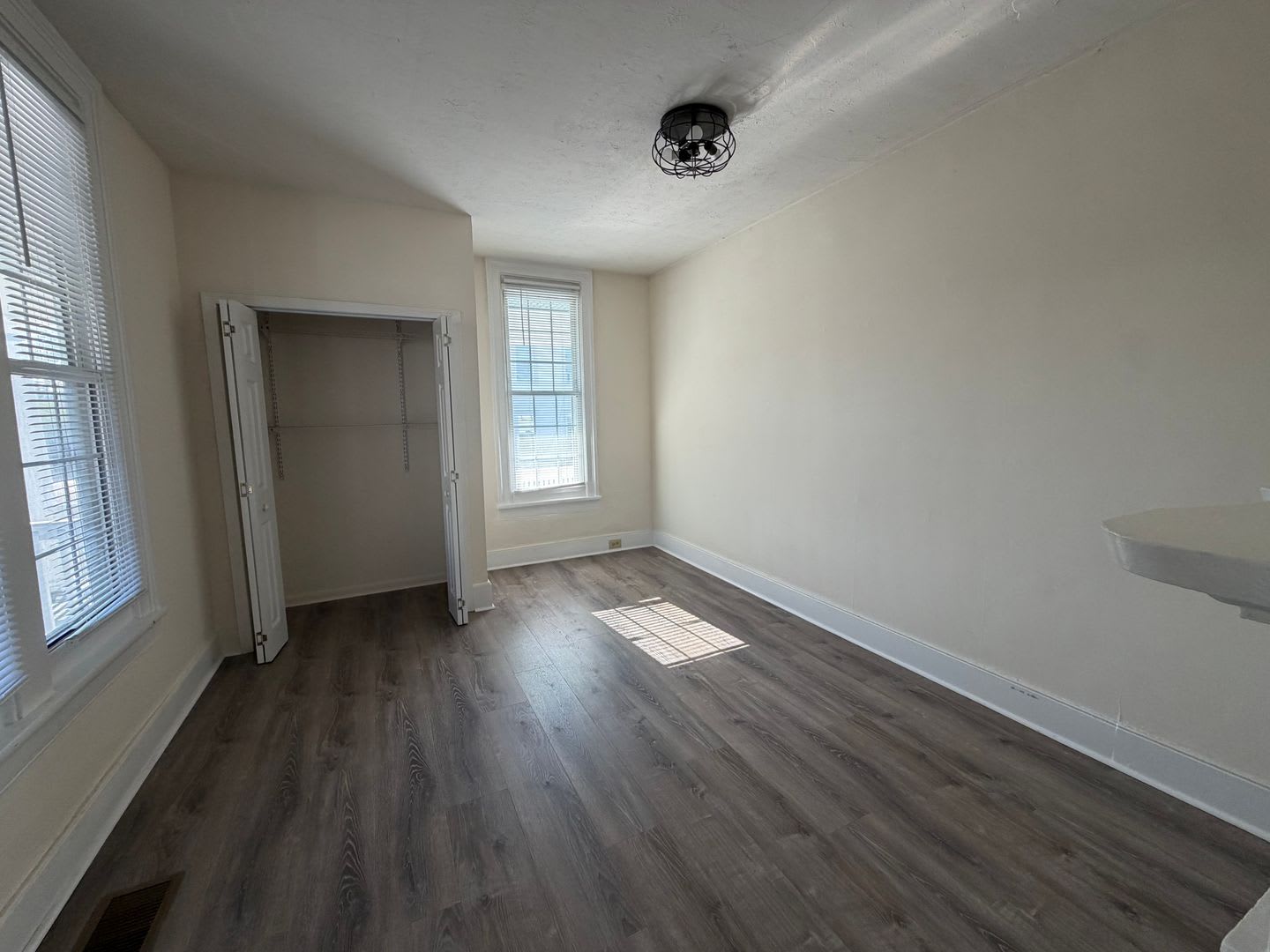 2 West Hampton Street Charming 3Br 1Ba In Staunton – photo 4