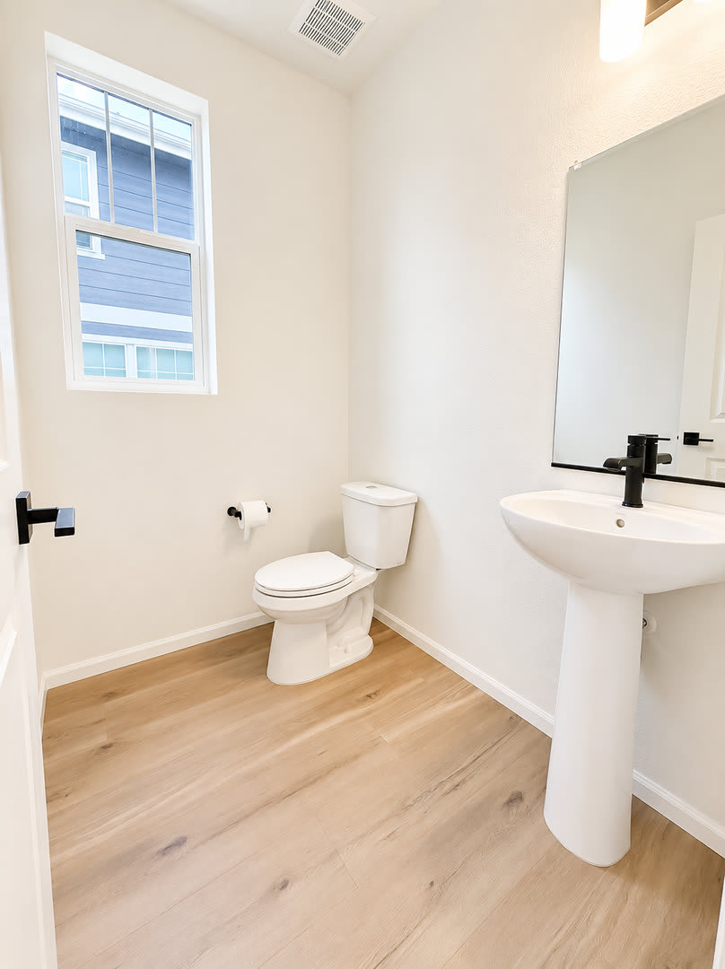 Brand New 3 Bedroom, 3 Bathroom Home in Erie! – photo 5