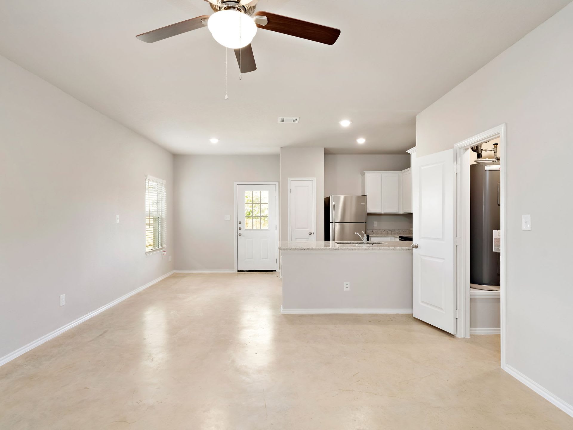MOVE IN READY!! – photo 3