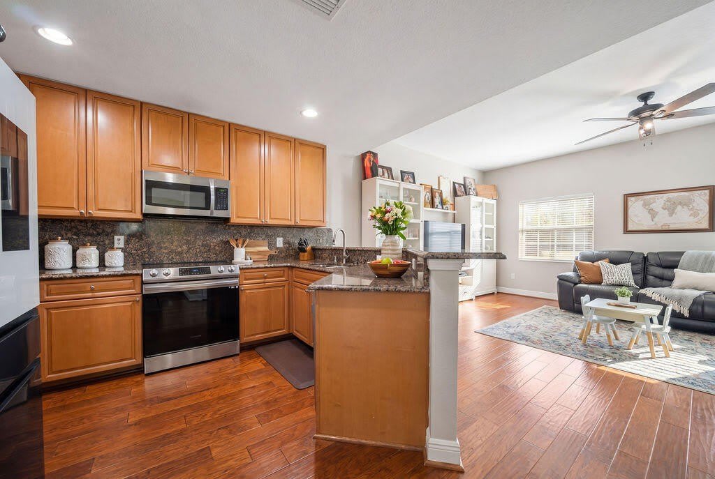 261 SW 6TH Place – photo 1