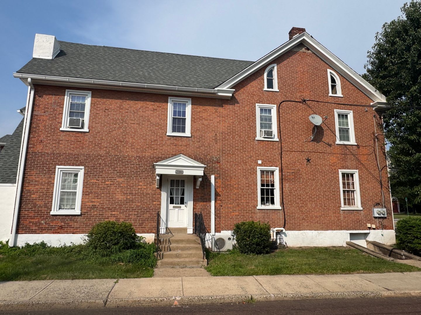 115 E Broad St – photo 1
