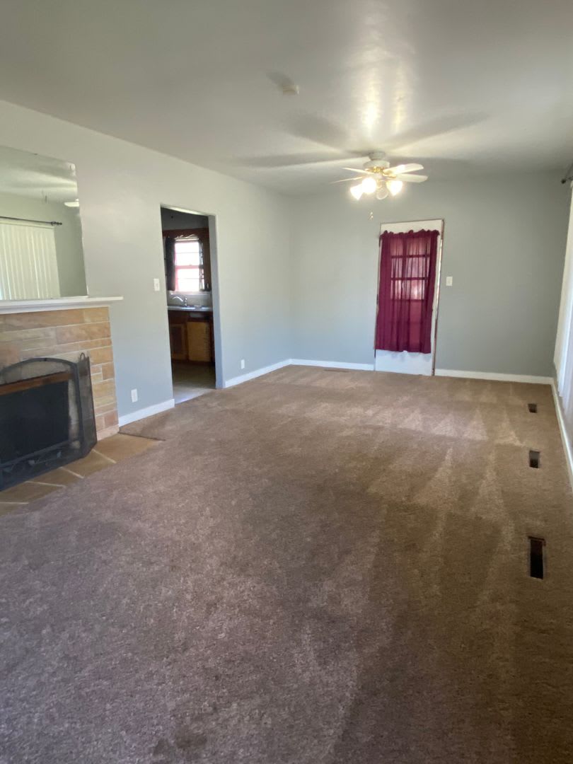 2 Bedroom, 1 Bath Single Family Home with Single Stall Garage 920 Ashland Waterloo, IA – photo 3