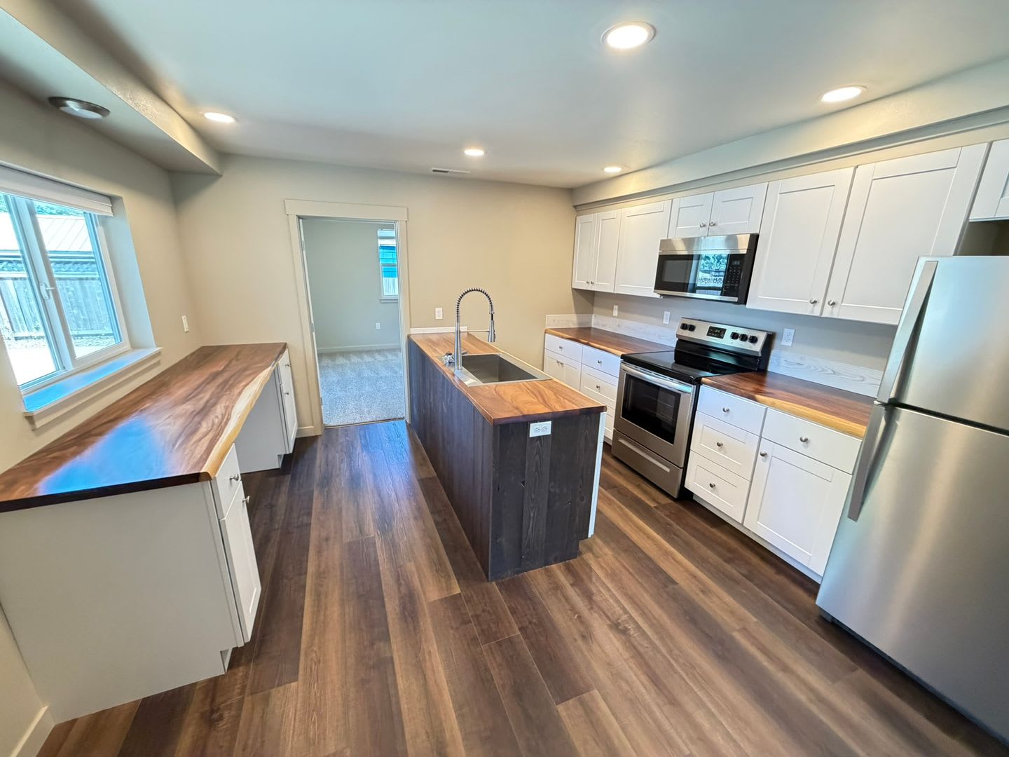 Remodeled 3 Bedroom House! – photo 4