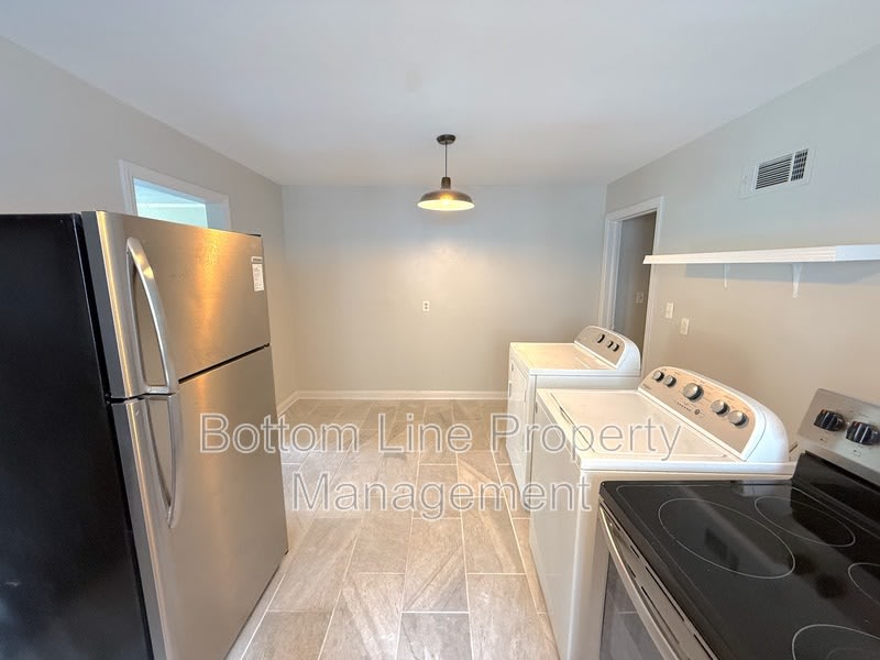 1945 Woodcrest Ave – photo 4