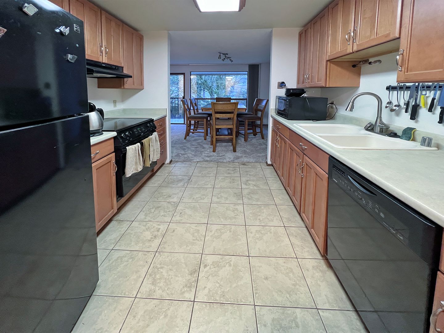 Charming Two- Bedroom Located in Tall Firs – photo 5