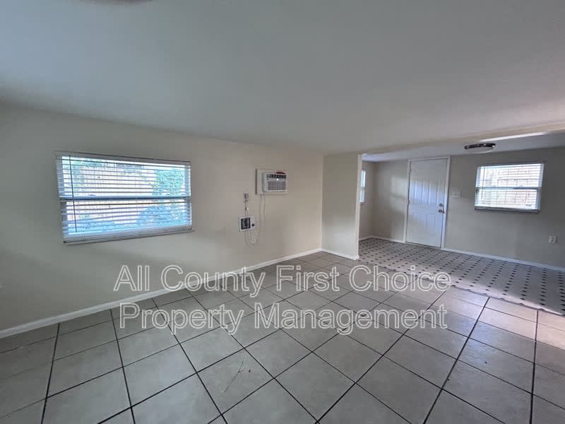 613 1st Ave NE – photo 5